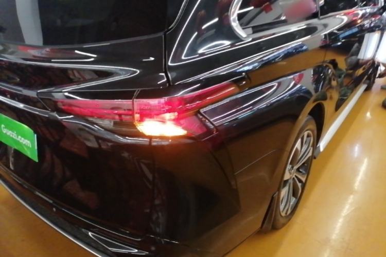 Used Toyota Granvia 2023 2.5L Hybrid Prestige PLUS Edition Right Rear Taillight