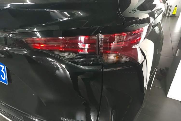 Used Toyota Granvia 2023 2.5L Hybrid Prestige PLUS Edition Right Rear Taillight