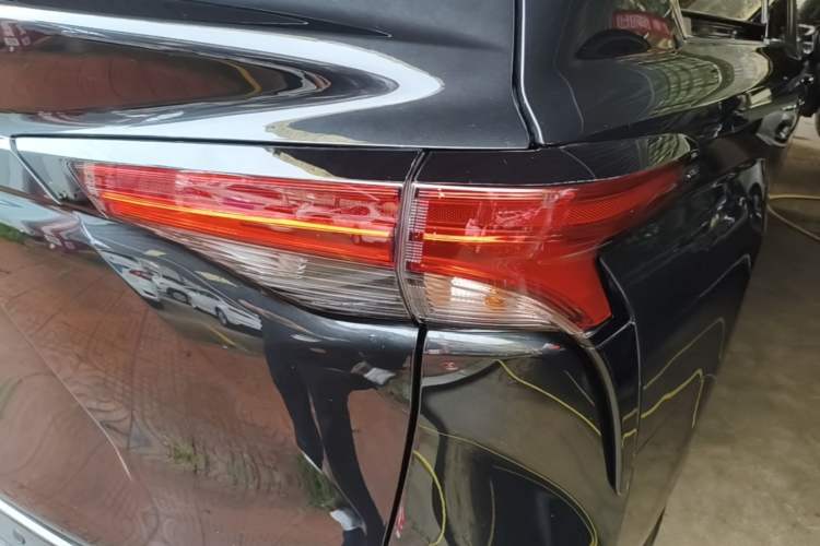 Used Toyota Granvia 2023 2.5L Hybrid Prestige PLUS Edition Right Rear Taillight