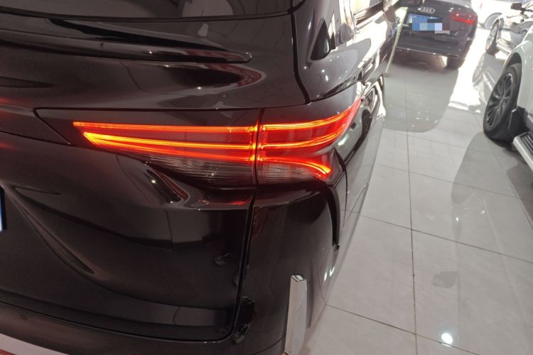 Used Toyota Granvia 2023 2.5L Hybrid Prestige PLUS Edition Right Rear Taillight