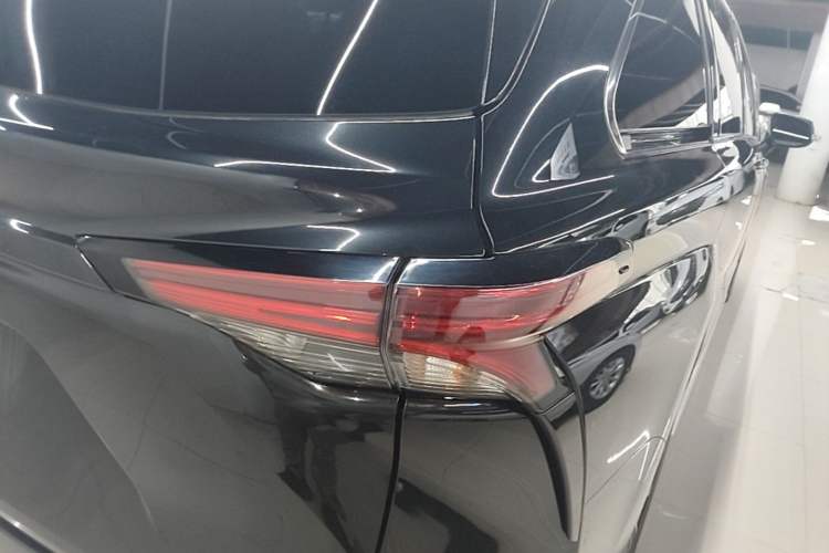 Used Toyota Granvia 2023 2.5L Hybrid Luxury Edition Right Rear Taillight