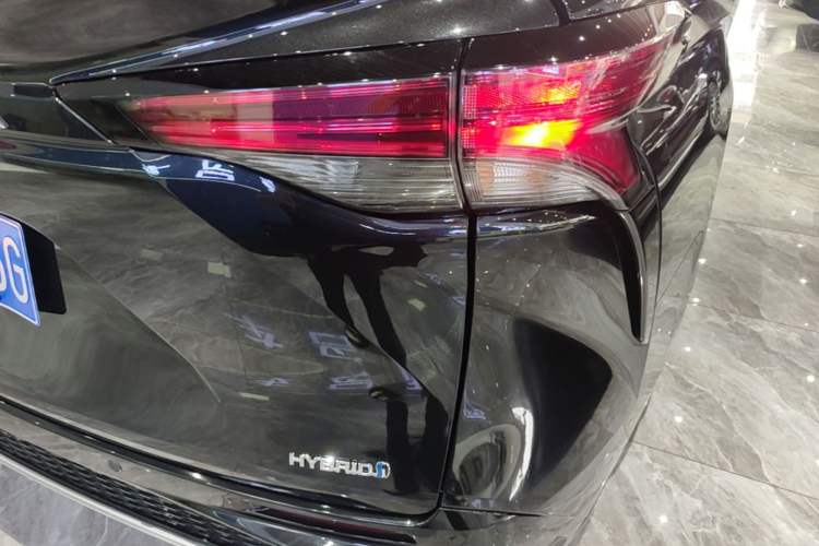 Used Toyota Granvia 2023 2.5L Hybrid Prestige PLUS Edition Right Rear Taillight