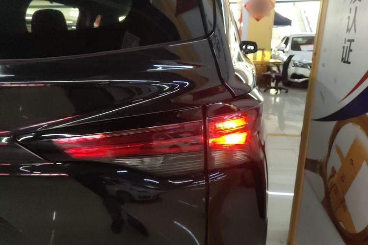 Used Toyota Granvia 2023 2.5L Hybrid Prestige PLUS Edition Right Rear Taillight