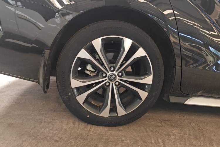 Used Toyota Granvia 2023 2.5L Hybrid Prestige PLUS Edition Right Rear Wheel Hub
