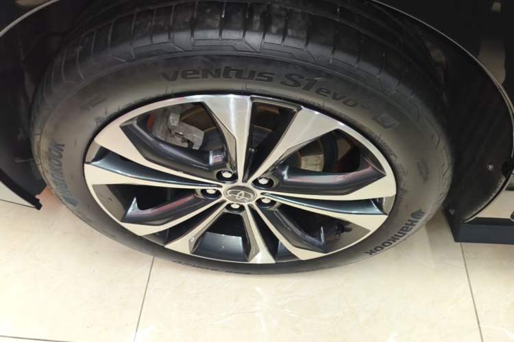 Used Toyota Granvia 2023 2.5L Hybrid Prestige PLUS Edition Right Rear Wheel Hub