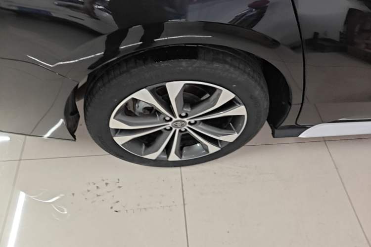Used Toyota Granvia 2023 2.5L Hybrid Prestige PLUS Edition Right Rear Wheel Hub