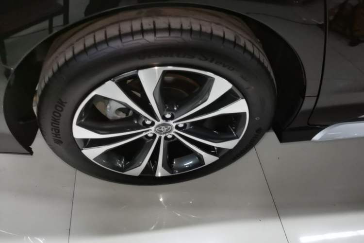 Used Toyota Granvia 2023 2.5L Hybrid Prestige PLUS Edition Right Rear Wheel Hub