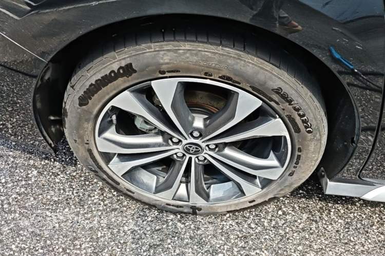 Used Toyota Granvia 2023 2.5L Hybrid Flagship VIP Edition Right Rear Wheel Hub