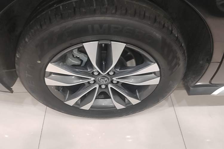 Used Toyota Granvia 2023 2.5L Hybrid Luxury Edition Right Rear Wheel Hub