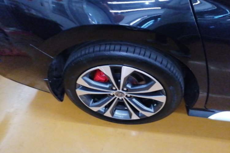 Used Toyota Granvia 2023 2.5L Hybrid Prestige PLUS Edition Right Rear Wheel Hub