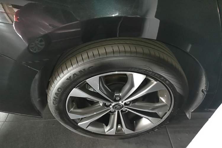 Used Toyota Granvia 2023 2.5L Hybrid Prestige PLUS Edition Right Rear Wheel Hub