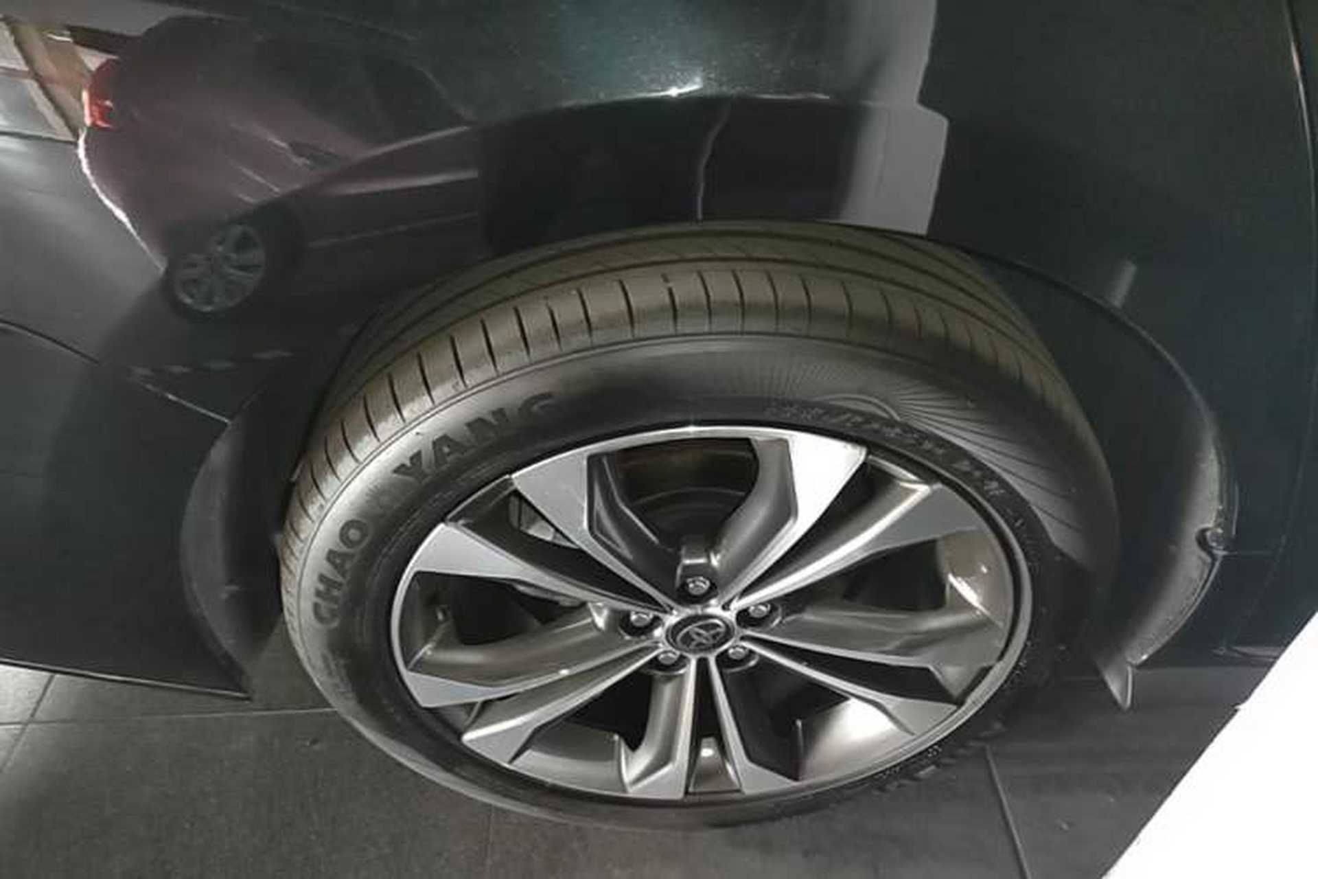 Used Toyota Granvia 2023 2.5L Hybrid Prestige PLUS Edition Right Rear Wheel Hub