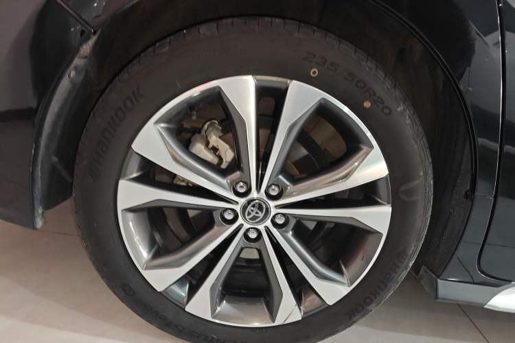 Used Toyota Granvia 2023 2.5L Hybrid Prestige PLUS Edition Right Rear Wheel Hub