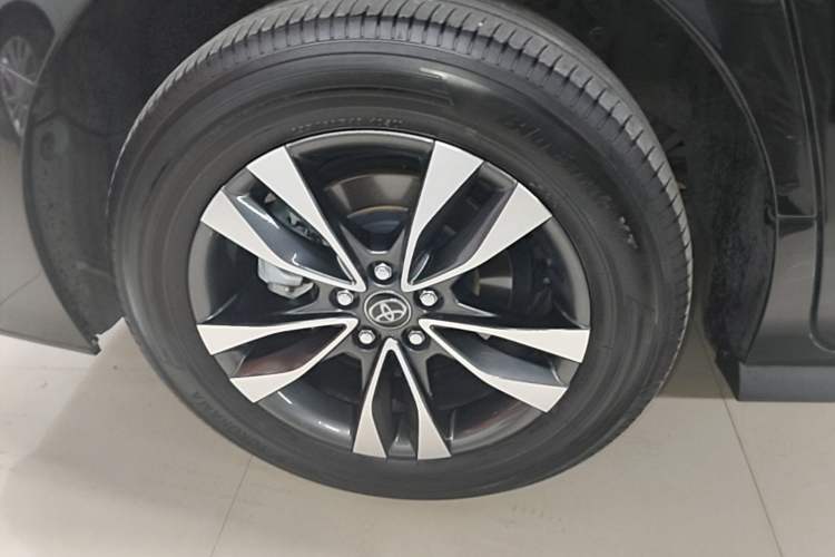 Used Toyota Granvia 2023 2.5L Hybrid Luxury Edition Right Rear Wheel Hub