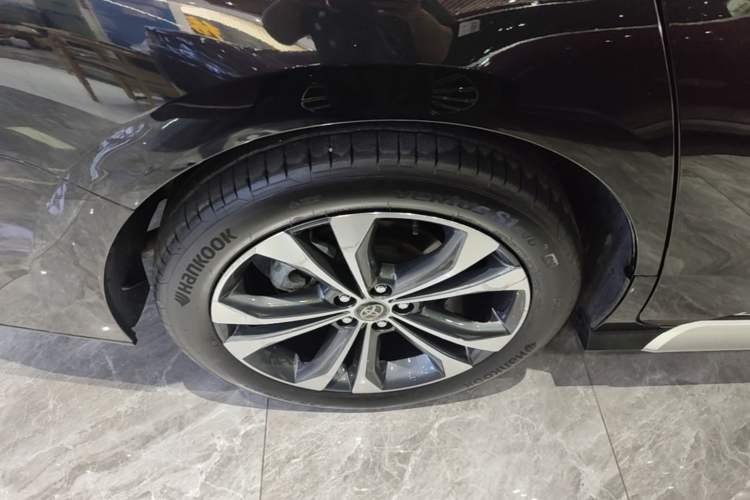Used Toyota Granvia 2023 2.5L Hybrid Prestige PLUS Edition Right Rear Wheel Hub