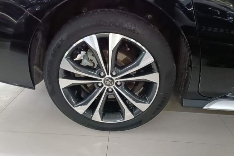 Used Toyota Granvia 2023 2.5L Hybrid Prestige PLUS Edition Right Rear Wheel Hub
