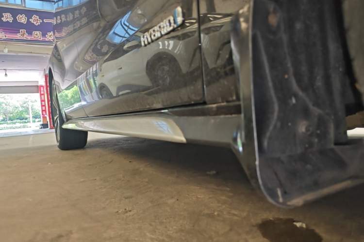 Used Toyota Granvia 2023 2.5L Hybrid Prestige PLUS Edition Right Side Sill