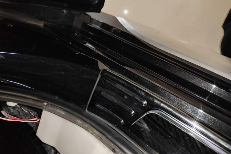 Used Toyota Granvia 2023 2.5L Hybrid Comfort Edition Right Side Sill