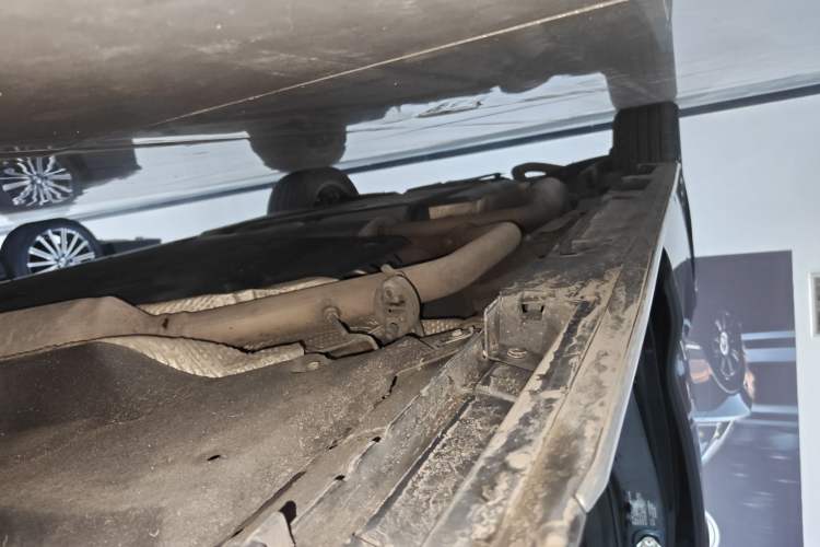 Used Toyota Granvia 2023 2.5L Hybrid Comfort Edition Right Side Sill