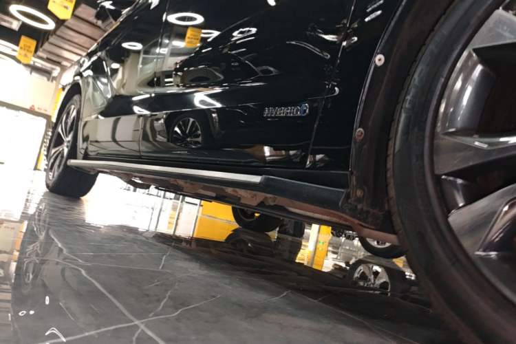 Used Toyota Granvia 2023 2.5L Hybrid Prestige PLUS Edition Right Side Sill