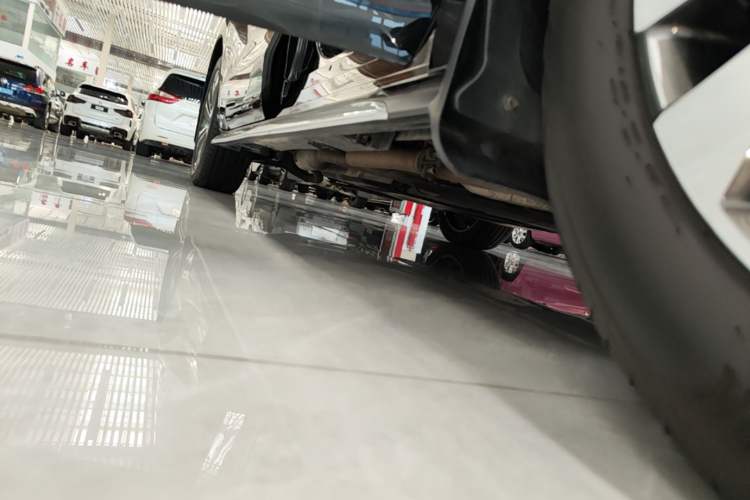 Used Toyota Granvia 2023 2.5L Hybrid Prestige PLUS Edition Right Side Sill