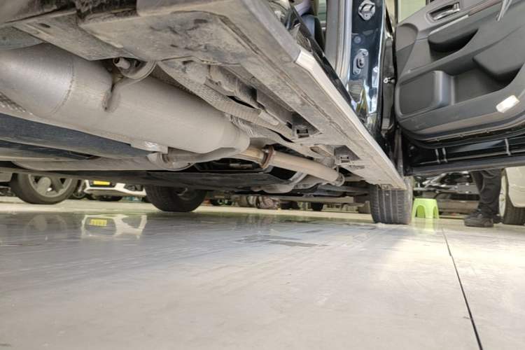 Used Toyota Granvia 2023 2.5L Hybrid Flagship VIP Edition Right Side Sill