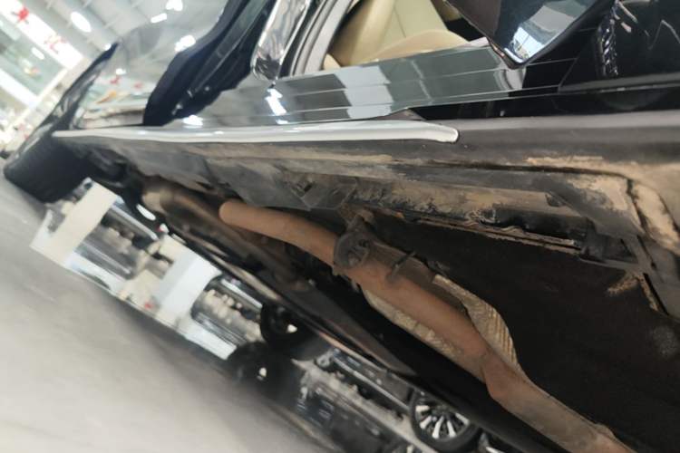 Used Toyota Granvia 2023 2.5L Hybrid Prestige PLUS Edition Right Side Sill