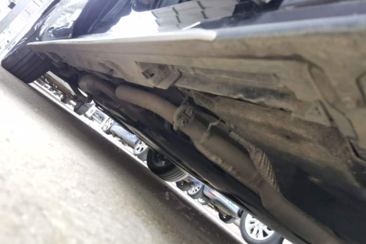 Used Toyota Granvia 2023 2.5L Hybrid Flagship VIP Edition Right Side Sill