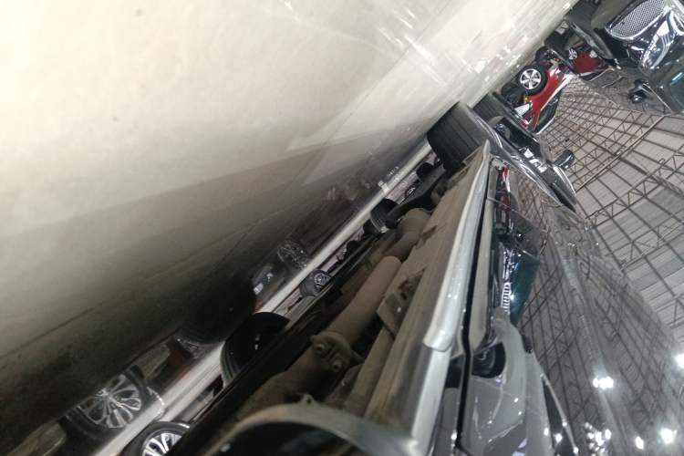Used Toyota Granvia 2023 2.5L Hybrid Prestige PLUS Edition Right Side Sill