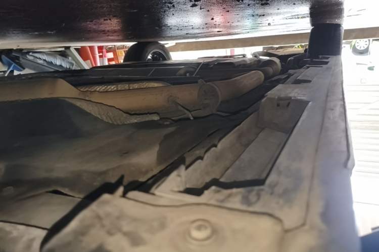 Used Toyota Granvia 2023 2.5L Hybrid Prestige PLUS Edition Right Side Sill