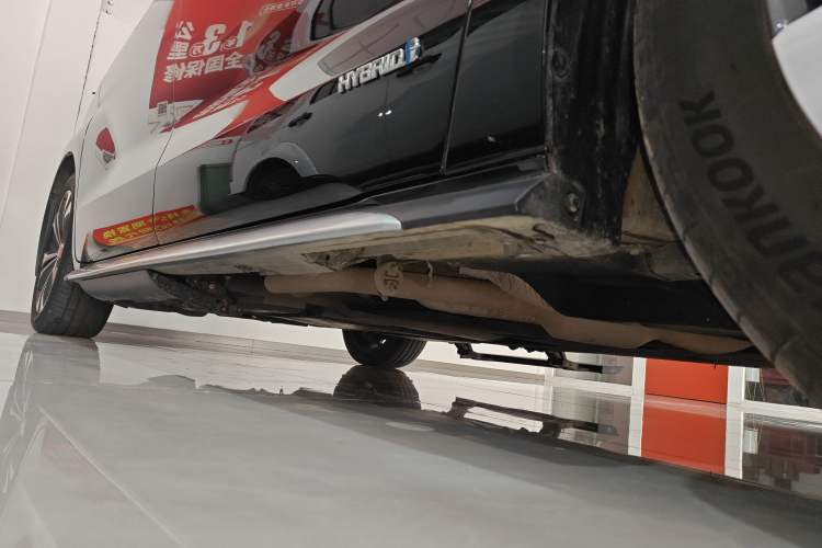 Used Toyota Granvia 2023 2.5L Hybrid Prestige PLUS Edition Right Side Sill