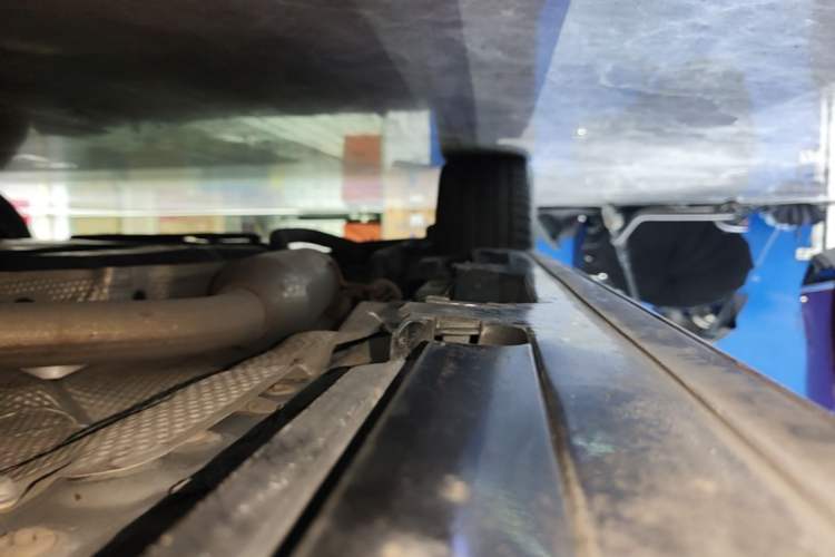 Used Toyota Granvia 2023 2.5L Hybrid Prestige PLUS Edition Right Side Sill