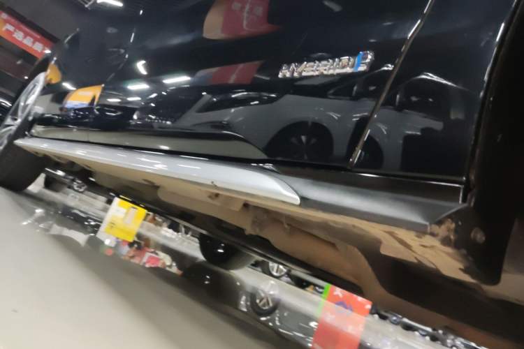 Used Toyota Granvia 2023 2.5L Hybrid Prestige PLUS Edition Right Side Sill