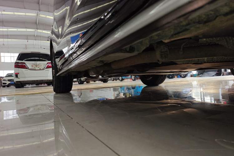 Used Toyota Granvia 2023 2.5L Hybrid Comfort Edition Right Side Sill