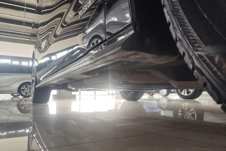 Used Toyota Granvia 2023 2.5L Hybrid Prestige PLUS Edition Right Side Sill