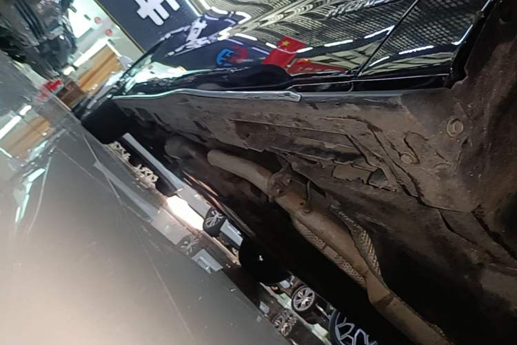 Used Toyota Granvia 2023 2.5L Hybrid Prestige PLUS Edition Right Side Sill