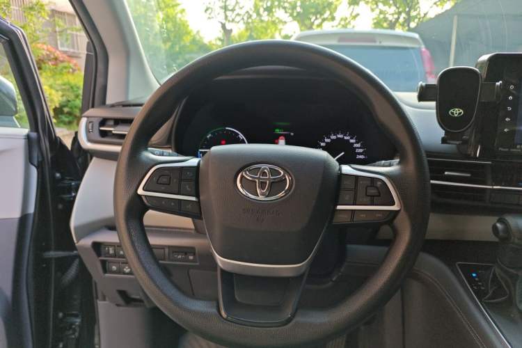 Used Toyota Granvia 2023 2.5L Hybrid Comfort Edition Steering Wheel