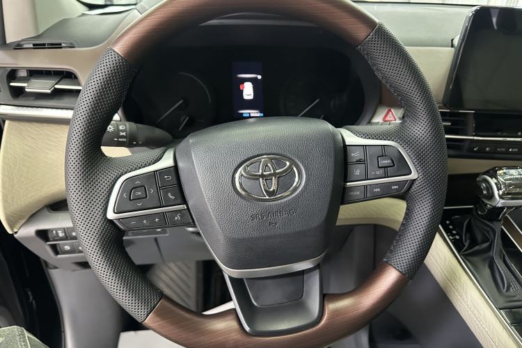 Used Toyota Granvia 2023 2.5L Hybrid Comfort Edition Steering Wheel