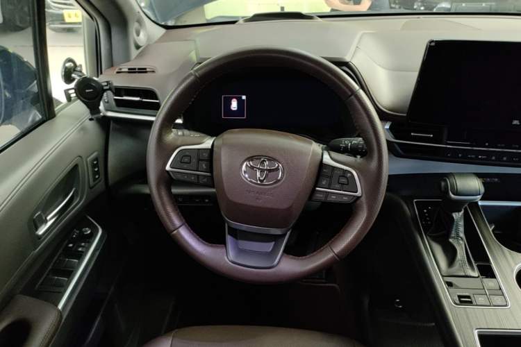 Used Toyota Granvia 2023 2.5L Hybrid Flagship VIP Edition Steering Wheel