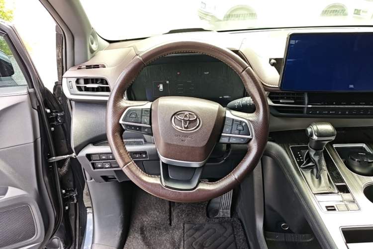 Used Toyota Granvia 2023 2.5L Hybrid Flagship VIP Edition Steering Wheel