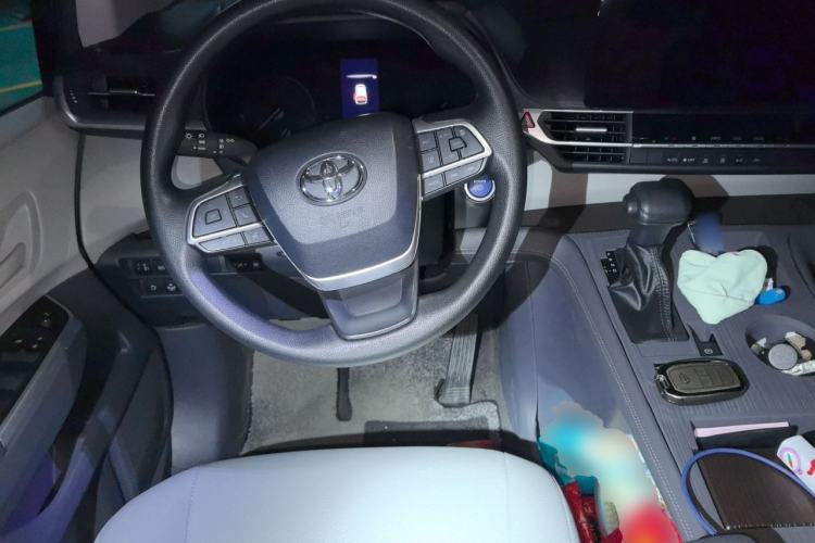 Used Toyota Granvia 2023 2.5L Hybrid Luxury Edition Steering Wheel