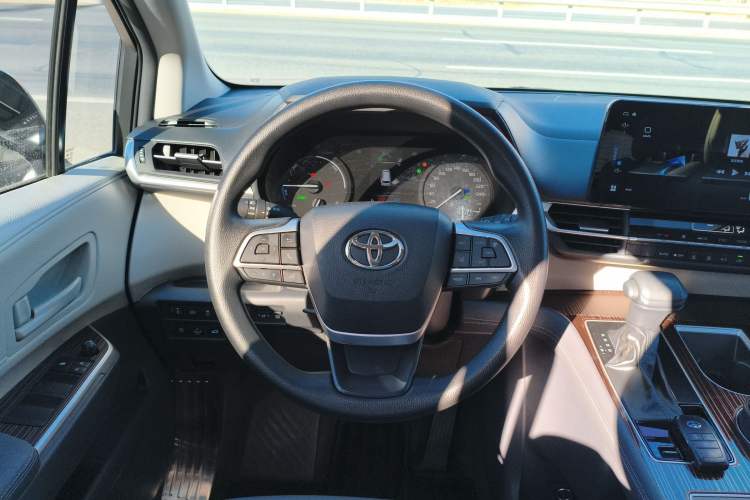 Used Toyota Granvia 2023 2.5L Hybrid Luxury Edition Steering Wheel