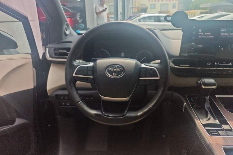 Used Toyota Granvia 2023 2.5L Hybrid Prestige PLUS Edition Steering Wheel