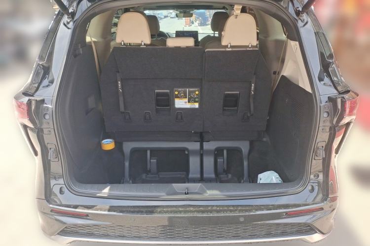 Used Toyota Granvia 2023 2.5L Hybrid Prestige PLUS Edition Trunk
