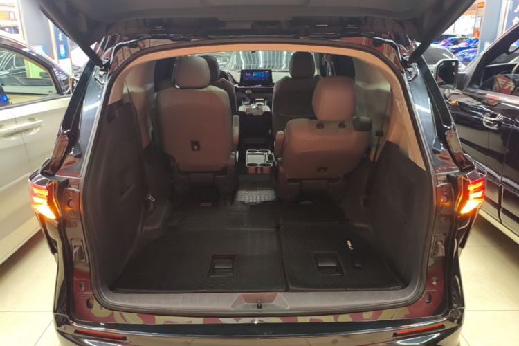 Used Toyota Granvia 2023 2.5L Hybrid Prestige PLUS Edition Trunk