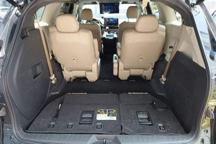 Used Toyota Granvia 2023 2.5L Hybrid Prestige PLUS Edition Trunk