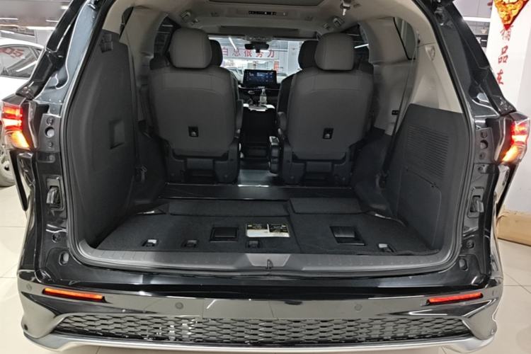 Used Toyota Granvia 2023 2.5L Hybrid Prestige PLUS Edition Trunk