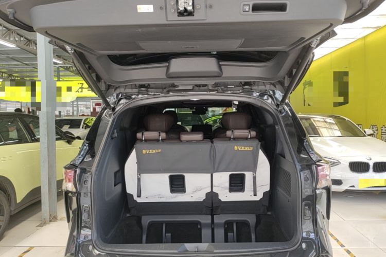 Used Toyota Granvia 2023 2.5L Hybrid Flagship VIP Edition Trunk