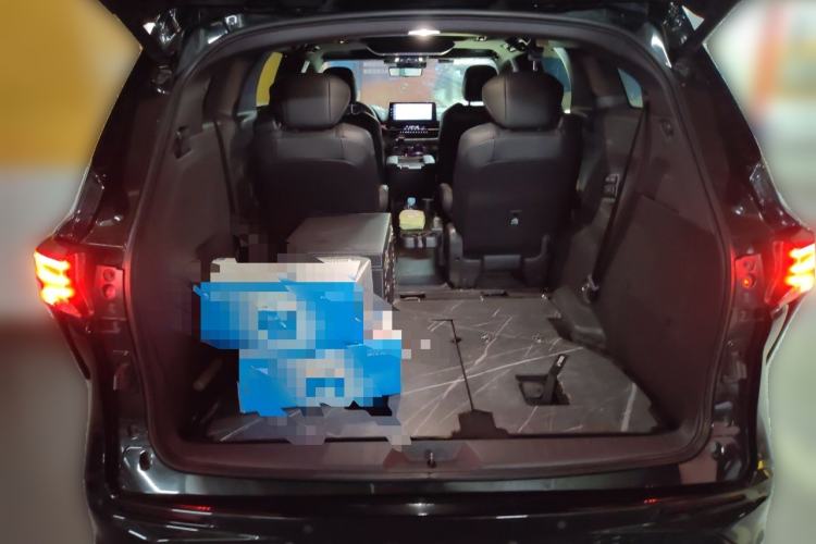 Used Toyota Granvia 2023 2.5L Hybrid Prestige VIP Edition Trunk
