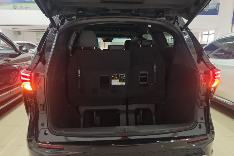 Used Toyota Granvia 2023 2.5L Hybrid Prestige VIP Edition Trunk